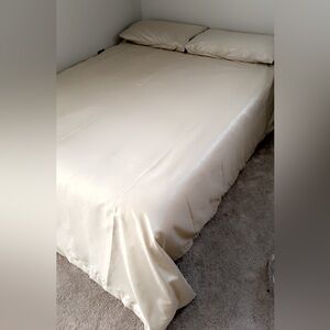 Cream Queen Raw Silk bedsheet